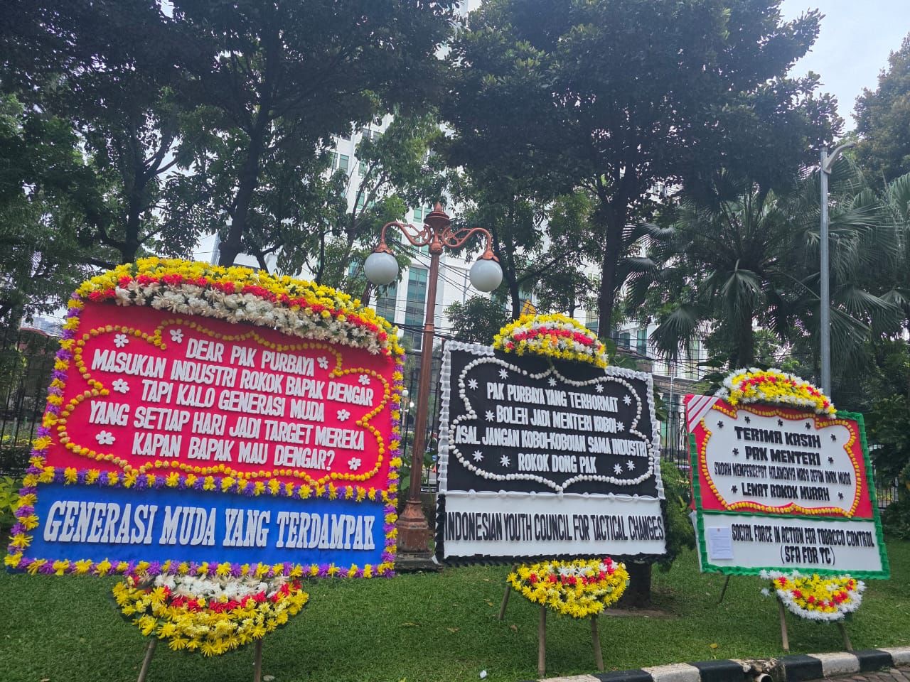 IYCTC Kritik Pembatalan Kenaikan Cukai Rokok, Karangan Bunga Protes Banjiri Gedung Kemenkeu