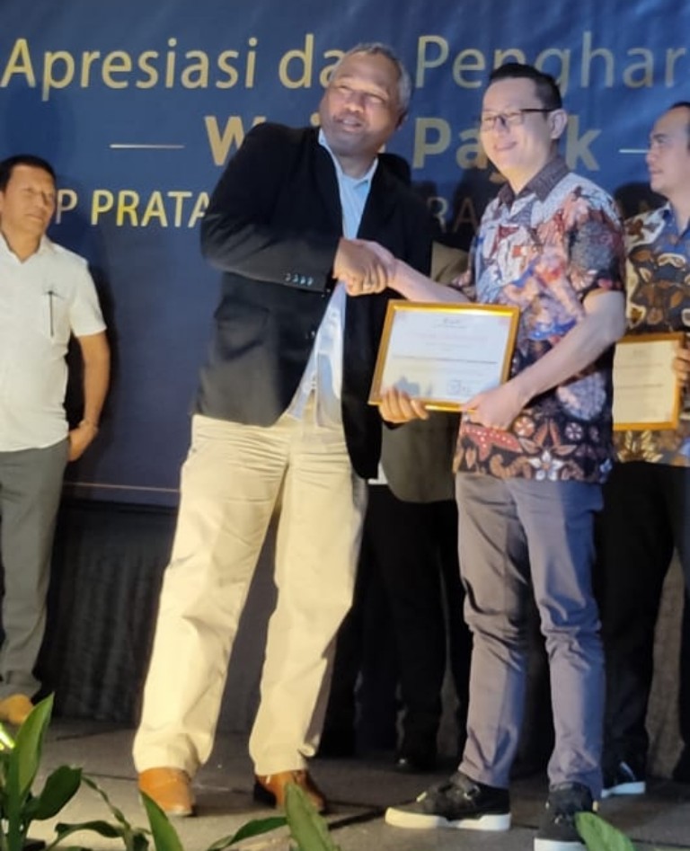 Konsisten Dukung Pengamanan Penerimaan Pajak, IKPI Semarang Terima Penghargaan