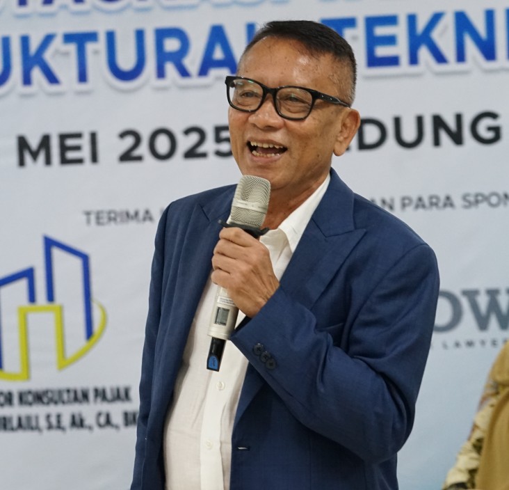 Ken Dwijugiasteadi: Dari Birokrat Pajak hingga Anggota Kehormatan IKPI