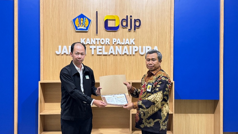 IKPI Cabang Jambi menerima Taxpayers’ Charter (Piagam Wajib Pajak) dari DJP