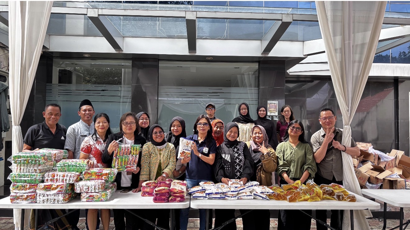 Tebar Berkah Imlek di Pejaten, 250 Paket Baksos IKPI Disambut Doa Warga