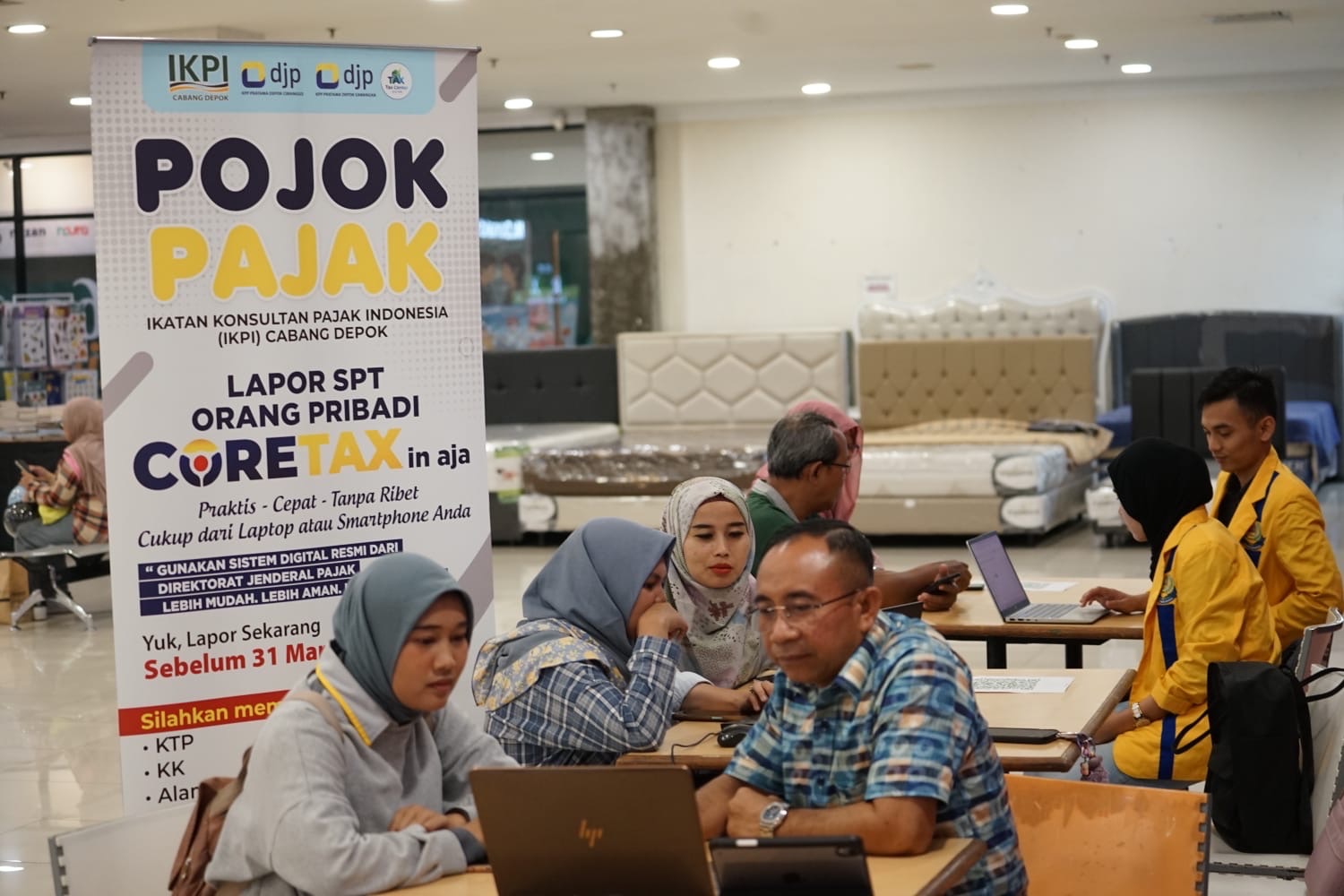 IKPI Cabang Depok Gelar Pojok Pajak, Waketum Nuryadin Rahman Turun Langsung Bantu Isi SPT Tahunan