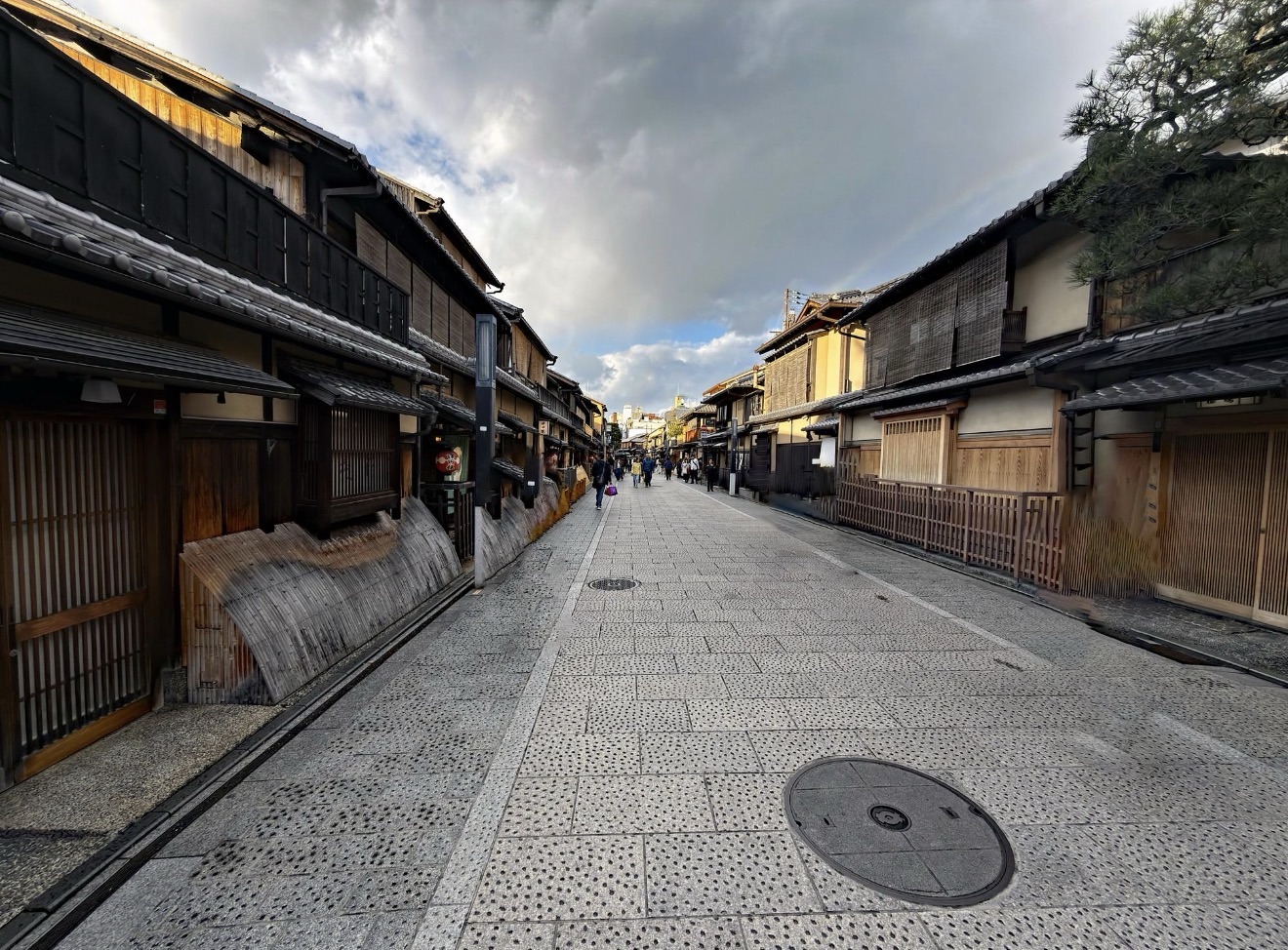 Kyoto&nbsp;Naikkan Pajak Hotel, Turis Kelas Atas Kena Lonjakan Tajam