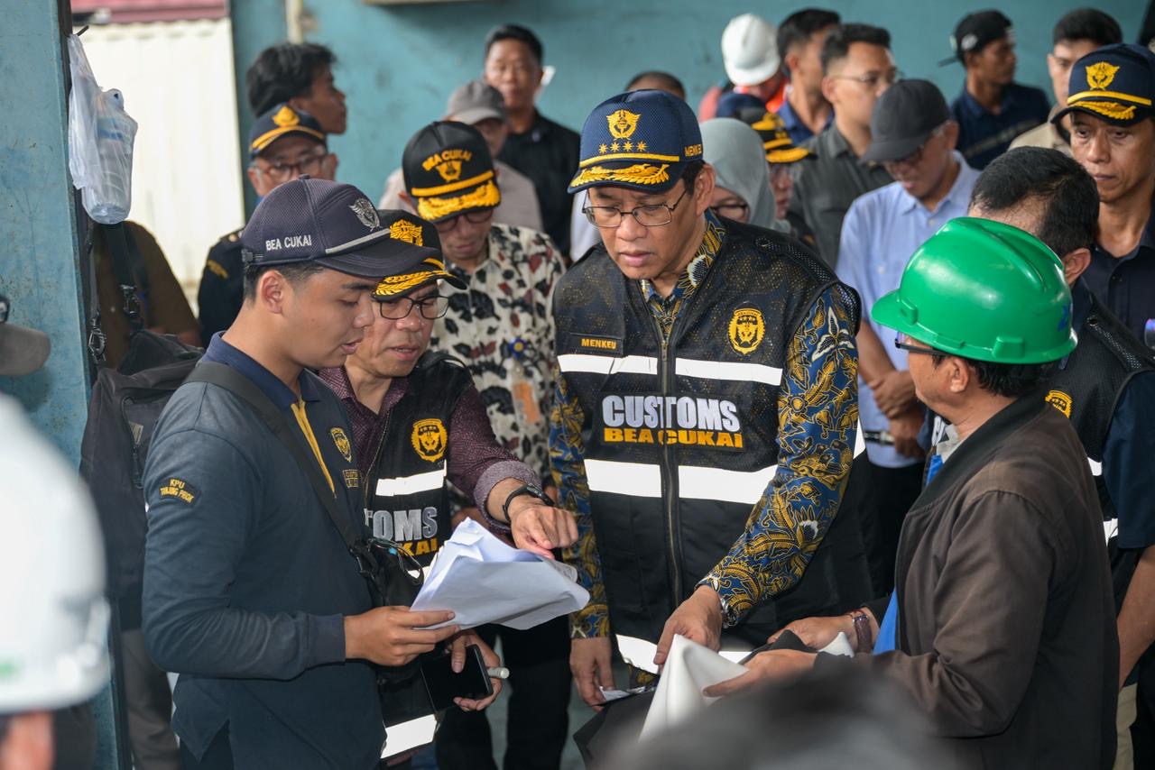 Purbaya Kaji Denda bagi Importir yang Terlalu Lama Simpan Barang di Pelabuhan