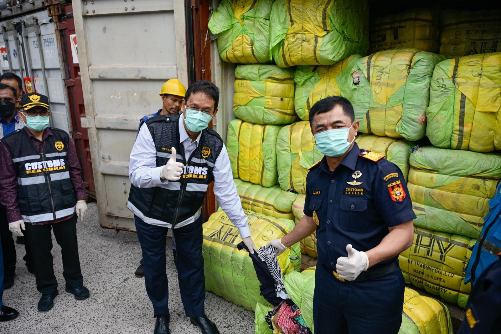 Bea Cukai Amankan 43 Kontainer Pakaian Bekas di Pelabuhan Tanjung Priok