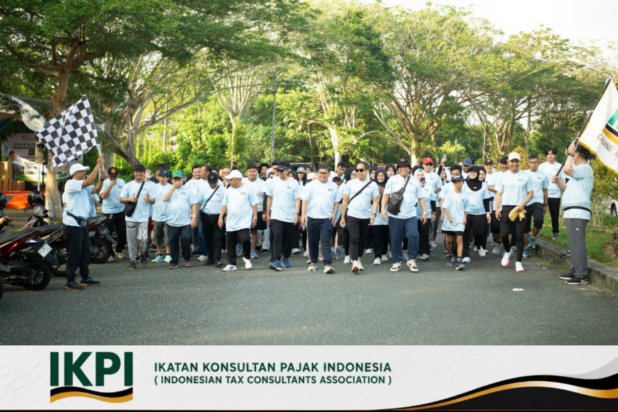IKPI Balikpapan Satukan Kanwil DJP dan Tiga KPP dalam Jalan Sehat HUT ke-61
