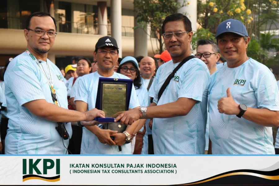 Kanwil DJP Jabar II dan IKPI Bekasi Kompak Meriahkan Jalan Sehat Serentak HUT ke-61, 450 Peserta Ambil Bagian